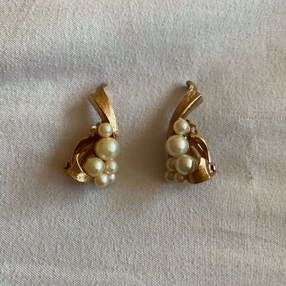 Vintage Panetta Small Gold Tone Clip On Earrings